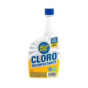 Botella de 1 litro de cloro desinfectante Sello Azul, ideal para la eliminación de bacterias y limpieza profunda de superficies lavables en el taller.