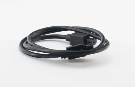 Cable plano IFS original para la impresora Flashforge AD5X organizado en bucle, mostrando los terminales de conexión reforzados