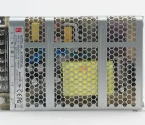Vista frontal de la fuente de alimentación conmutada de 24V para la serie Flashforge AD5X, mostrando la regleta de conexiones de tornillo