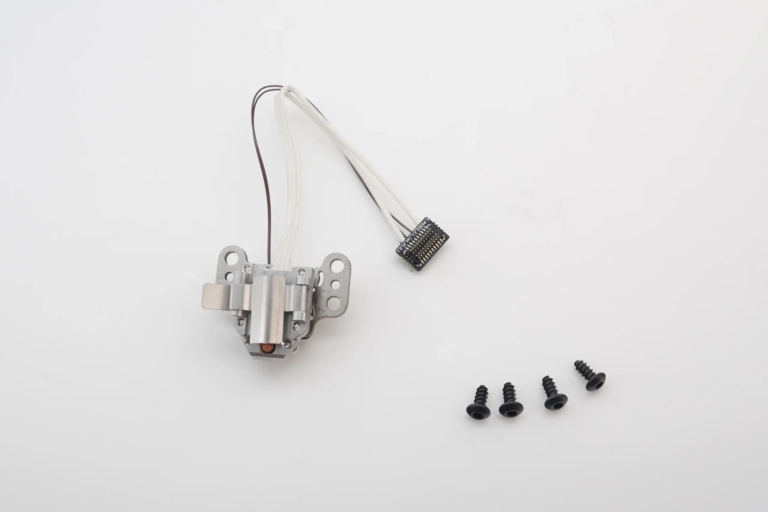 Perspectiva superior del hotend AD5X detallando la zona metálica de ingreso del material