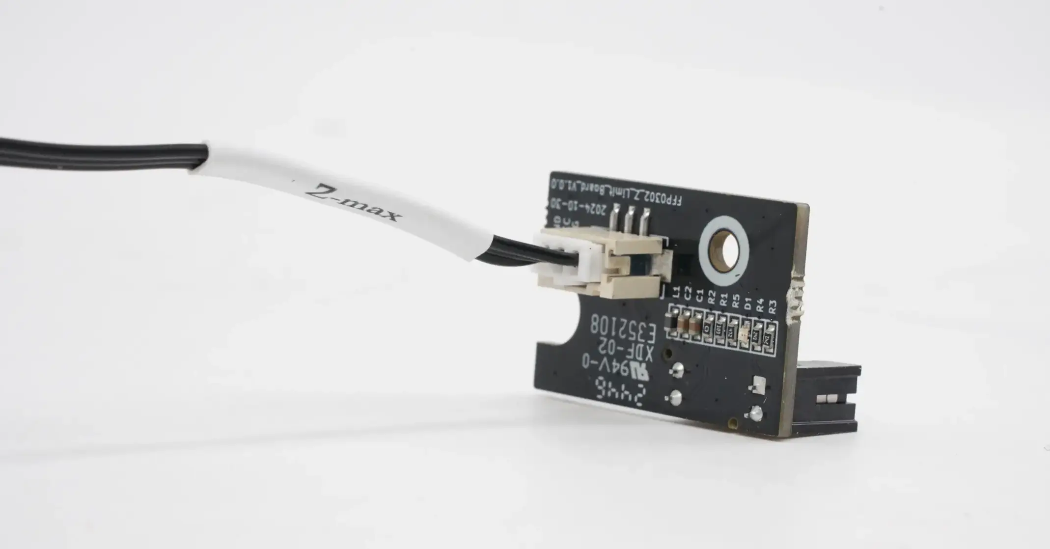 Detalle del interruptor electrónico del sensor del eje Z, encargado de registrar el contacto mecánico con máxima fidelidad